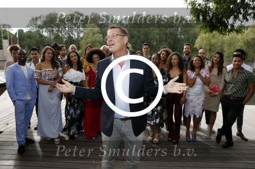 Amsterdam 6 september 2017
Perspresentatie van de musical On Your Feet bij strand Zuid. De cast met oa Ellen Evers, Jim Bakkum, Vajen van den Bosch, Albert Verlinde Nurlaila Kareem en  Tommie Christiaan