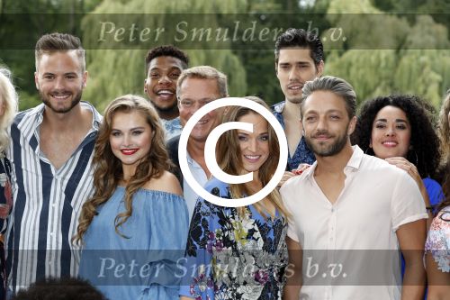 Amsterdam 6 september 2017
Perspresentatie van de musical On Your Feet bij strand Zuid. De cast met oa Ellen Evers, Jim Bakkum, Vajen van den Bosch, Albert Verlinde Nurlaila Kareem en  Tommie Christiaan