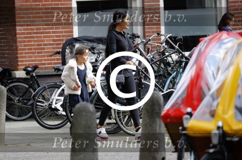 Amsterdam 20 september 2017 
Amanda Balk met haar dochtertje Vegas in amsterdam