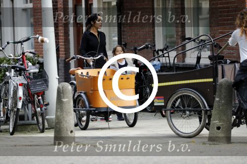Amsterdam 20 september 2017 
Amanda Balk met haar dochtertje Vegas in amsterdam
