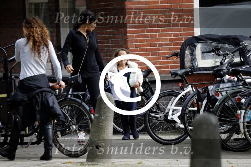 Amsterdam 20 september 2017 
Amanda Balk met haar dochtertje Vegas in amsterdam