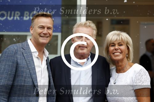 Amsterdam 15 juli 2017
Frits Huffnagel viert zijn 50e verjaardag. Andre v Duin met partner Martin en Margriet Zegers