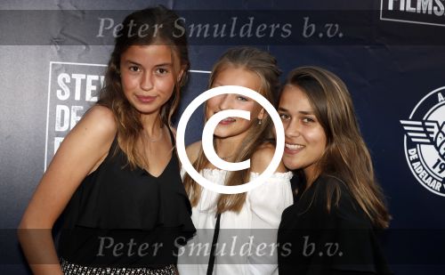 Apeldoorn 2 september 2017
Premiere Spaak in Omnisport . De hoofdrollen worden oa gespeeld door Tim Douwsma Aart Staartjes en Saskia Elise. Steven de Jong is de producent
Annemiek de Jong (dochter Steven de Jong) met vriendinnen
