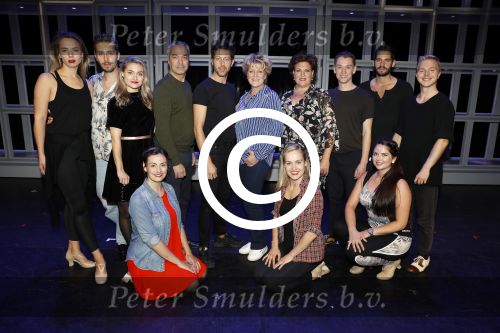 Hoorn 12 september 2017
Albert Verlinde en stage entertainment presenteren cast Annie MG Schmidt. Simone Kleinsma William Spaaij Marjolein TouwWim v d Driessche en Jeske v d Staak
De repetities waren in de schouwburg van Hoorn.