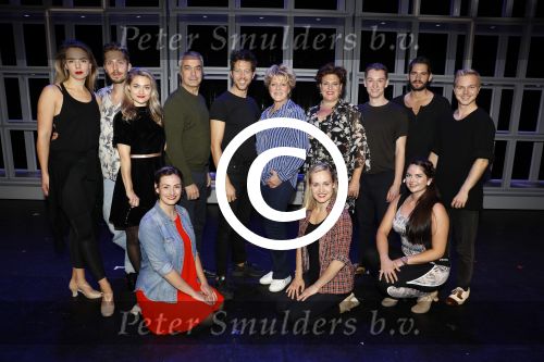 Hoorn 12 september 2017
Albert Verlinde en stage entertainment presenteren cast Annie MG Schmidt. Simone Kleinsma William Spaaij Marjolein TouwWim v d Driessche en Jeske v d Staak
De repetities waren in de schouwburg van Hoorn.