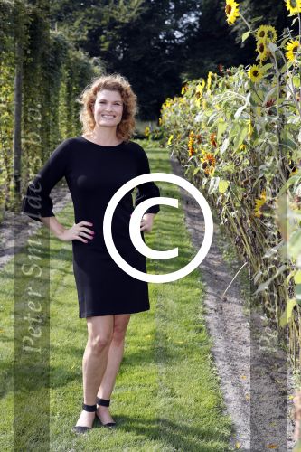 t Harde 5 september 2017
Presentatie cast Opvliegers. Antje Monteiro, Anouk van Nes, Joanne Telesford, Sandra Mattie,
Producent is  Rick Engelkes