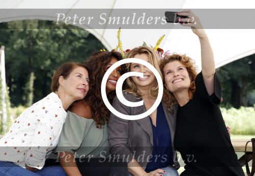 t Harde 5 september 2017
Presentatie cast Opvliegers. Antje Monteiro, Anouk van Nes, Joanne Telesford, Sandra Mattie,
Producent is  Rick Engelkes