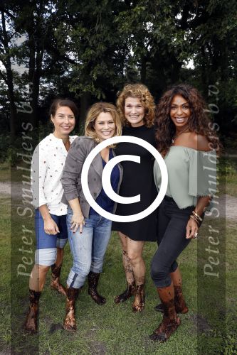 t Harde 5 september 2017
Presentatie cast Opvliegers. Antje Monteiro, Anouk van Nes, Joanne Telesford, Sandra Mattie,
Producent is  Rick Engelkes