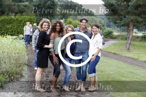 t Harde 5 september 2017
Presentatie cast Opvliegers. Antje Monteiro, Anouk van Nes, Joanne Telesford, Sandra Mattie,
Producent is  Rick Engelkes