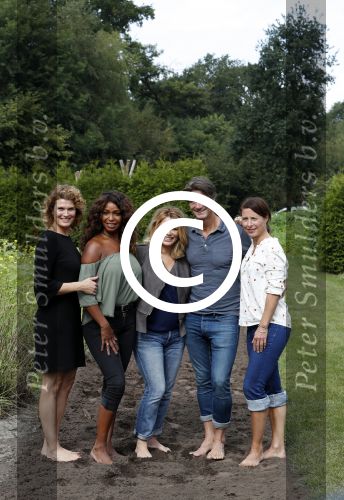 t Harde 5 september 2017
Presentatie cast Opvliegers. Antje Monteiro, Anouk van Nes, Joanne Telesford, Sandra Mattie,
Producent is  Rick Engelkes