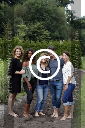 t Harde 5 september 2017
Presentatie cast Opvliegers. Antje Monteiro, Anouk van Nes, Joanne Telesford, Sandra Mattie,
Producent is  Rick Engelkes