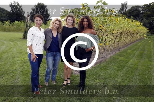 t Harde 5 september 2017
Presentatie cast Opvliegers. Antje Monteiro, Anouk van Nes, Joanne Telesford, Sandra Mattie,
Producent is  Rick Engelkes