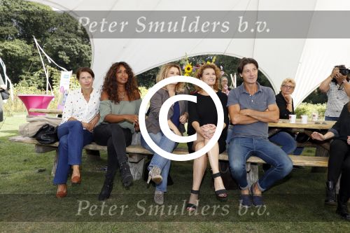 t Harde 5 september 2017
Presentatie cast Opvliegers. Antje Monteiro, Anouk van Nes, Joanne Telesford, Sandra Mattie,
Producent is  Rick Engelkes