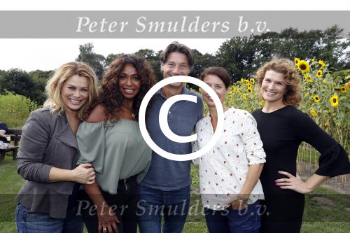 t Harde 5 september 2017
Presentatie cast Opvliegers. Antje Monteiro, Anouk van Nes, Joanne Telesford, Sandra Mattie,
Producent is  Rick Engelkes