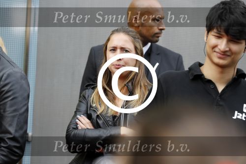 Amsterdam 2 augustus 2017  
Premiere emoji de film in pathe arena. dame bij 
Arjen Lubach dame