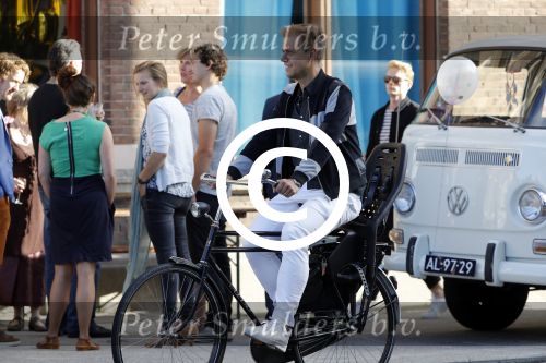 Leiden 2 juli 2017 
Jochem Myjer en zijn vriendin Marloes Novan vieren de 40e verjaardag van Jochem met familie en vrienden. Armin v Buuren met zijn vrouw Erika