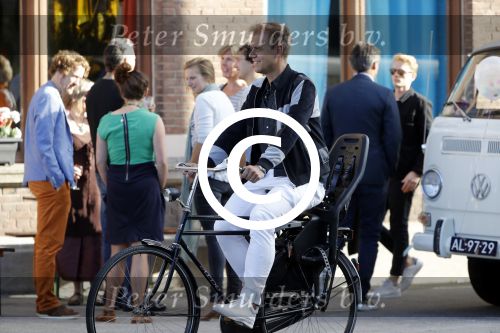 Leiden 2 juli 2017 
Jochem Myjer en zijn vriendin Marloes Novan vieren de 40e verjaardag van Jochem met familie en vrienden. Armin v Buuren met zijn vrouw Erika