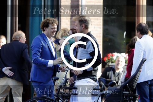 Leiden 2 juli 2017 
Jochem Myjer en zijn vriendin Marloes Novan vieren de 40e verjaardag van Jochem met familie en vrienden. Armin v Buuren met zijn vrouw Erika