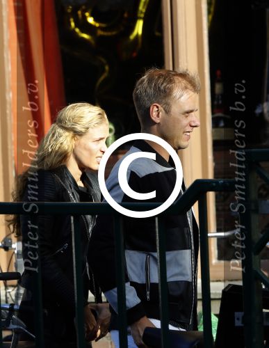 Leiden 2 juli 2017 
Jochem Myjer en zijn vriendin Marloes Novan vieren de 40e verjaardag van Jochem met familie en vrienden. Armin v Buuren met zijn vrouw Erika