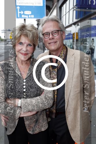 Amsterdam 15 juli 2017
Frits Huffnagel viert zijn 50e verjaardag. Astrid Engels met partner