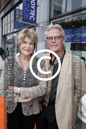 Amsterdam 15 juli 2017
Frits Huffnagel viert zijn 50e verjaardag. Astrid Engels met partner