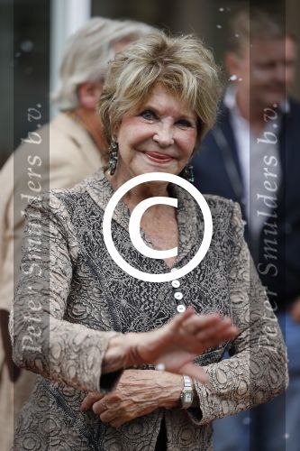 Amsterdam 15 juli 2017
Frits Huffnagel viert zijn 50e verjaardag. Astrid Engels met partner