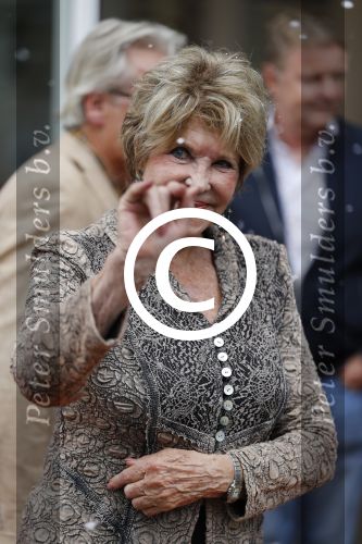 Amsterdam 15 juli 2017
Frits Huffnagel viert zijn 50e verjaardag. Astrid Engels met partner