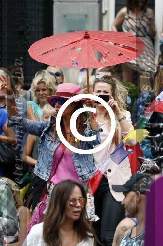 Amsterdam 5 augustus 2017
Barbara Frequin en Eefje Borstlap bij de canal parade.