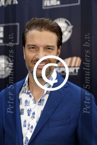 Apeldoorn 2 september 2017
Premiere Spaak in Omnisport . De hoofdrollen worden oa gespeeld door Tim Douwsma Aart Staartjes en Saskia Elise. Steven de Jong is de producent
Bas Muijs