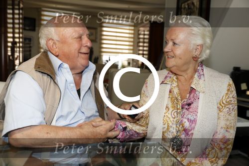 Vlaardingen 17 juli 2017
Bas v Toor vraagt zijn vrouw Coby opnieuw ten huwelijk met een grote ring