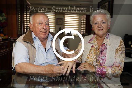 Vlaardingen 17 juli 2017
Bas v Toor vraagt zijn vrouw Coby opnieuw ten huwelijk met een grote ring