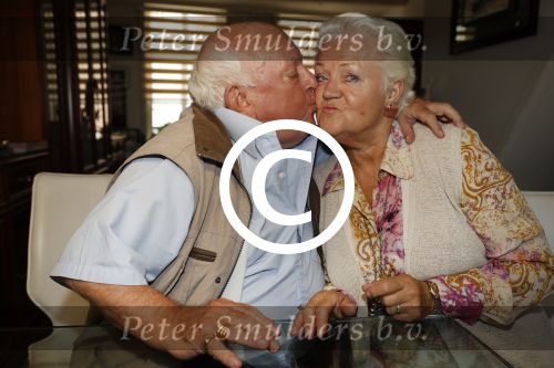 Vlaardingen 17 juli 2017
Bas v Toor vraagt zijn vrouw Coby opnieuw ten huwelijk met een grote ring