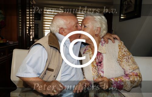 Vlaardingen 17 juli 2017
Bas v Toor vraagt zijn vrouw Coby opnieuw ten huwelijk met een grote ring