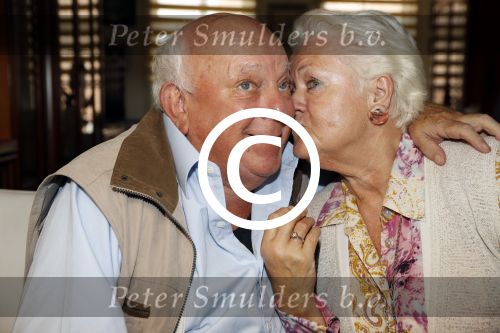 Vlaardingen 17 juli 2017
Bas v Toor vraagt zijn vrouw Coby opnieuw ten huwelijk met een grote ring