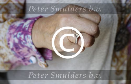 Vlaardingen 17 juli 2017
Bas v Toor vraagt zijn vrouw Coby opnieuw ten huwelijk met een grote ring