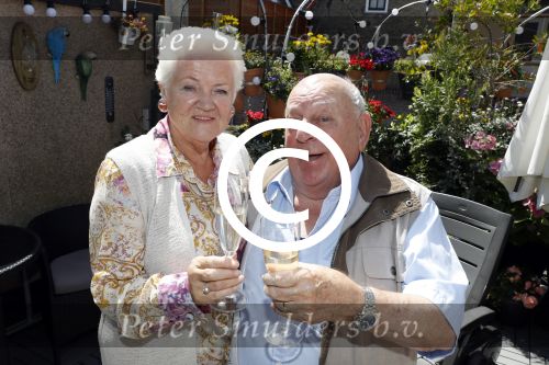Vlaardingen 17 juli 2017
Bas v Toor vraagt zijn vrouw Coby opnieuw ten huwelijk met een grote ring