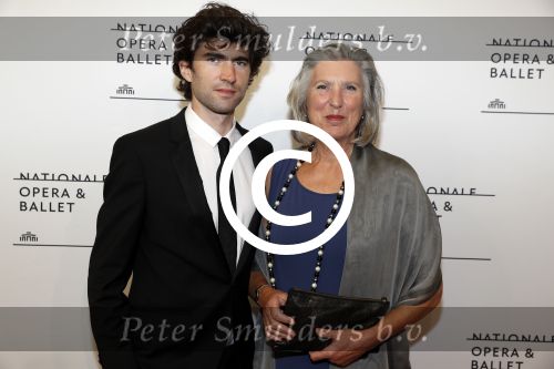 Amsterdam 11 september 2017 
Premiere Nationa Ballet in de stopera. Benja Bruijning met moeder en Anna Drijver met moeder