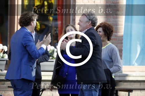 Leiden 2 juli 2017 
Jochem Myjer en zijn vriendin Marloes Novan vieren de 40e verjaardag van Jochem met familie en vrienden. Bert Visscher met vrouw