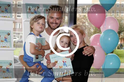 Amsterdam 4 september 2017
Boekpresentatie Jim Bakkum en Kirsten Michel. Bettina Holwerda met kinderen