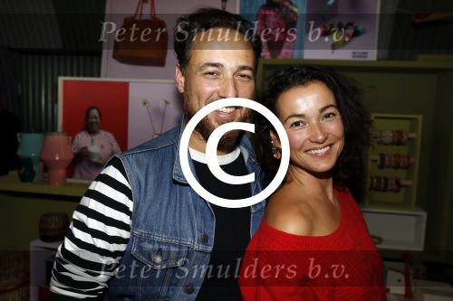 Amsterdam 14 september 2017
Presentatie nieuwe produkten return to sender met Katja Schuurman. Hannah Verboom presenteert het gebeuren. Verder aanwezig de ouders van Katja Birgit Schuurman met Arne Toonen Thijs Romer Sammie en Freek  van Noortwijk