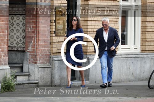 Amsterdam 2 augustus 2017
Bram Moszkowicz en zijn vriendin Nienke Hoogervorst verlaten haar kantoor.