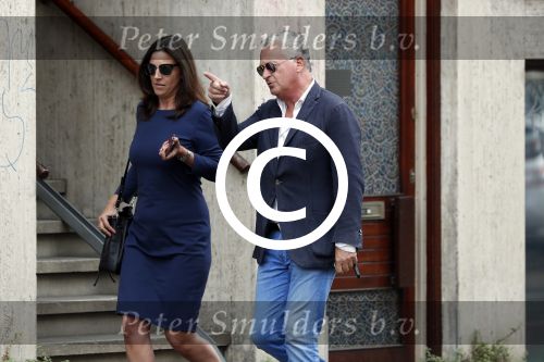 Amsterdam 2 augustus 2017
Bram Moszkowicz en zijn vriendin Nienke Hoogervorst verlaten haar kantoor.