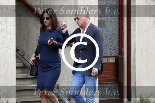 Amsterdam 2 augustus 2017
Bram Moszkowicz en zijn vriendin Nienke Hoogervorst verlaten haar kantoor.