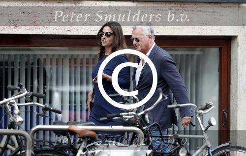 Amsterdam 2 augustus 2017
Bram Moszkowicz en zijn vriendin Nienke Hoogervorst verlaten haar kantoor.