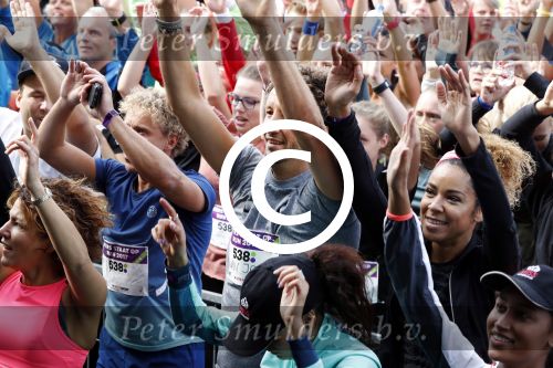 Amsterdam 9 september 2017
Edwin Evers staat op Run van radio 538 bij het Science park. Bridget Maasland met zoon Mees en nieuwe vriend Bram Plattel