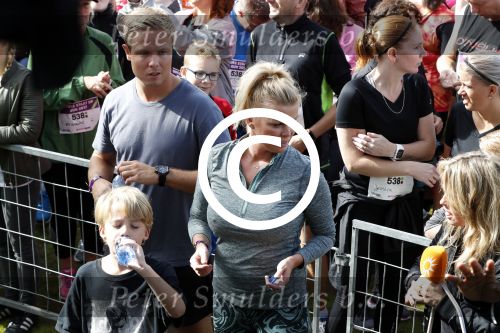 Amsterdam 9 september 2017
Edwin Evers staat op Run van radio 538 bij het Science park. Bridget Maasland met zoon Mees en nieuwe vriend Bram Plattel