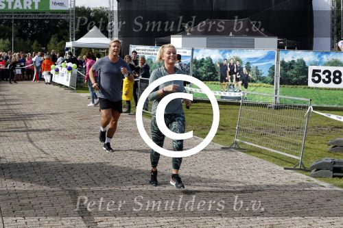 Amsterdam 9 september 2017
Edwin Evers staat op Run van radio 538 bij het Science park. Bridget Maasland met zoon Mees en nieuwe vriend Bram Plattel