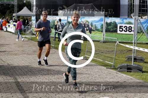 Amsterdam 9 september 2017
Edwin Evers staat op Run van radio 538 bij het Science park. Bridget Maasland met zoon Mees en nieuwe vriend Bram Plattel
