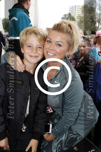 Amsterdam 9 september 2017
Edwin Evers staat op Run van radio 538 bij het Science park. Bridget Maasland met zoon Mees en nieuwe vriend Bram Plattel