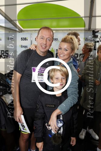 Amsterdam 9 september 2017
Edwin Evers staat op Run van radio 538 bij het Science park. Bridget Maasland met zoon Mees en nieuwe vriend Bram Plattel